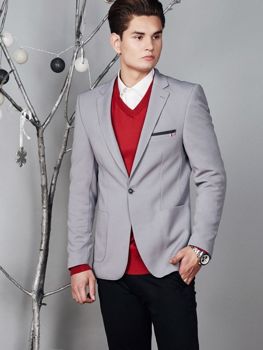 La stylisation numéro 373 – la veste élégante, le pull en V, la chemise, le pantalon chino