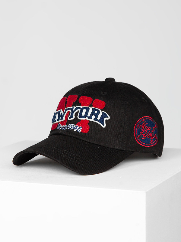 La casquette à visière noire Bolf CZ17